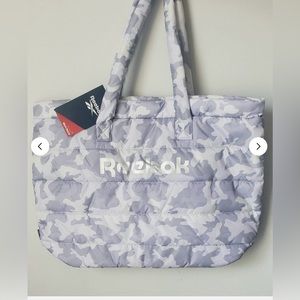 ᴛᴏᴛᴇ ʙᴀɢ,ʀᴇᴇʙᴏᴋ ,ꜱɪᴢᴇ :𝟭𝟰.𝟱'𝘅𝟮𝟬.𝟱'𝘅𝟳'ᴄᴏʟᴏʀ : ʟɪɢʜᴛ ᴘᴜʀᴘʟᴇ, ɢʀᴀʏ no tag attached